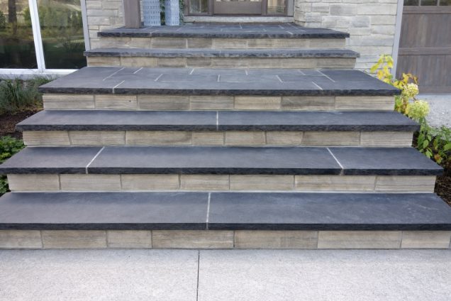Caps Black Granite